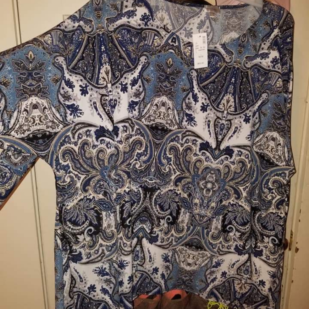 New Avenue Split Arm Paisley Shirt Sz. 30/32